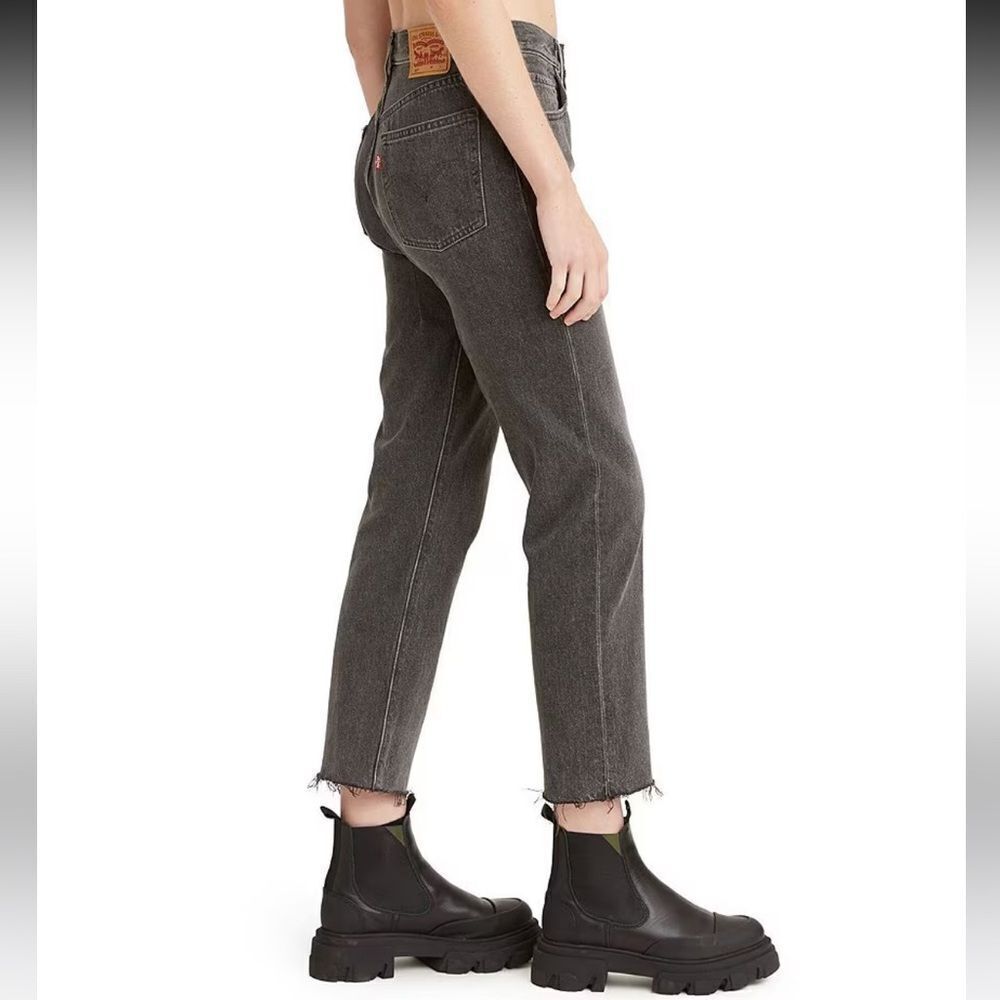 Levi’s 501 High Rise Raw Hem Straight Leg Cropped Jeans in Get Off My Cloud - Picture 3 of 15